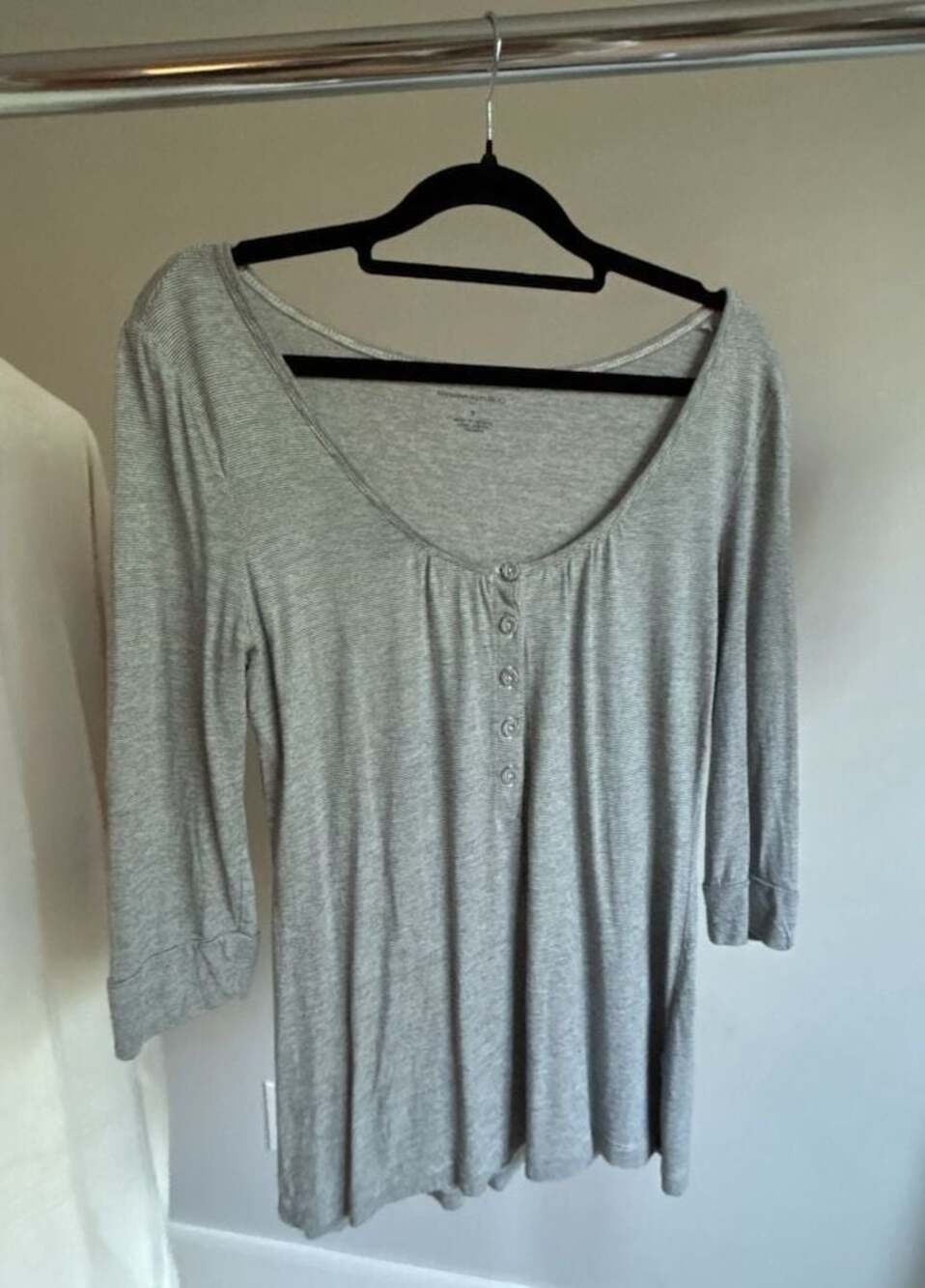 Banana Republic Women's Gray Striped 3/4 Sleeve Button-Front Henley Top